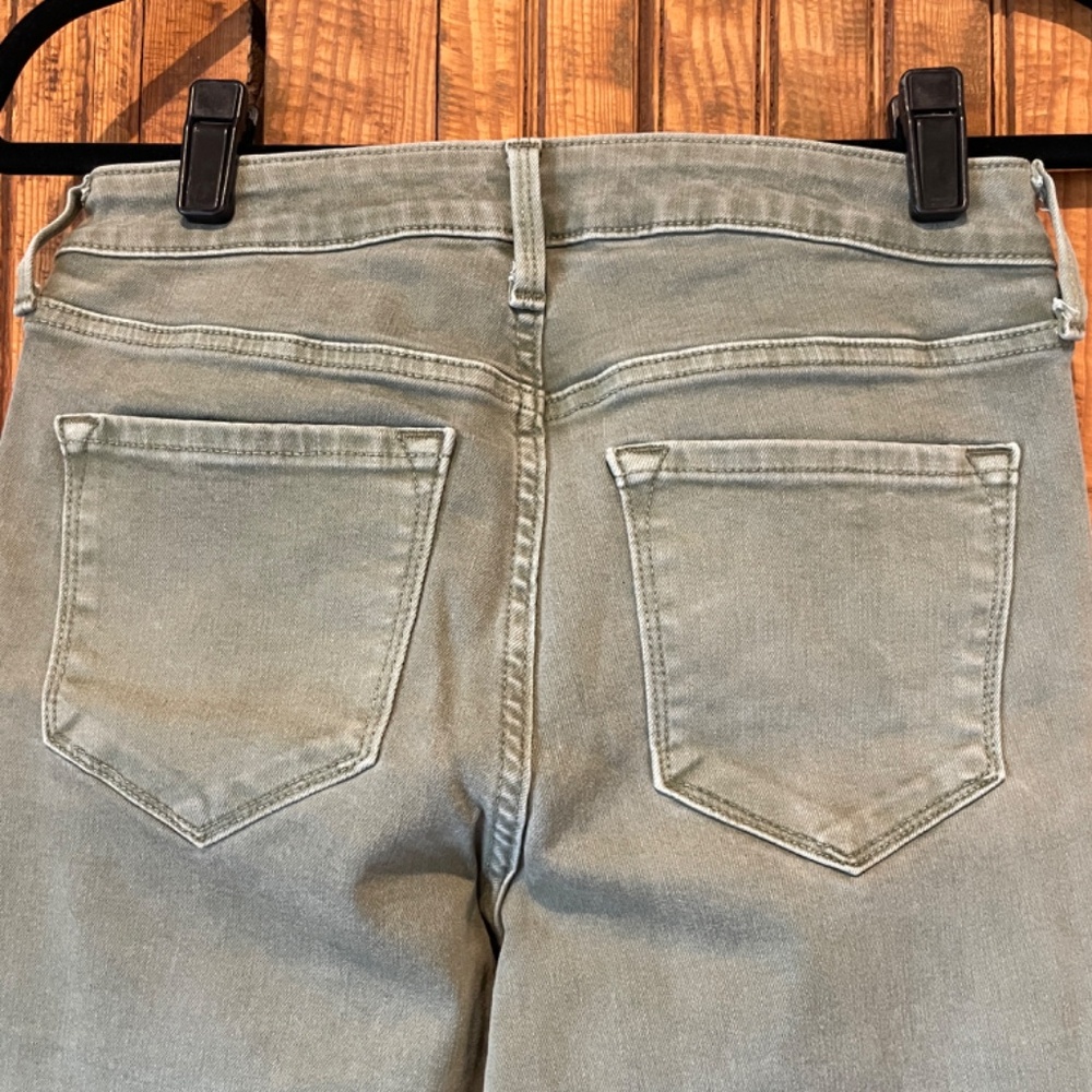 Old Navy Rockstar Mid-Rise Stretch Skinny Jeans - Size 6 - 2 pairs - Picture 8 of 15